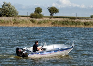 Motorboot Aufs Wasser